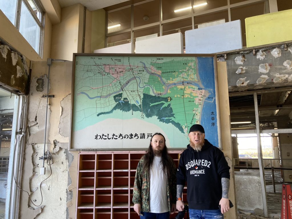 Fukushima: Guest boards taxi at hotel & Guest arrives at hotel
