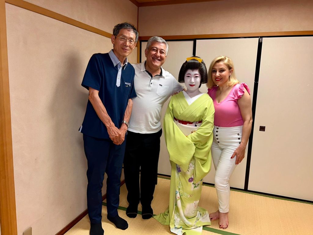 Gion Tour & Maiko or Geisha Dinner