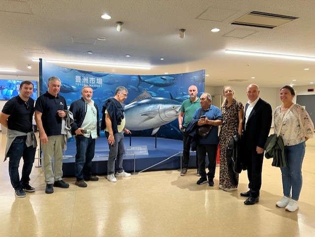 Toyosu Tuna Auction & Tsukiji Local Food Tour