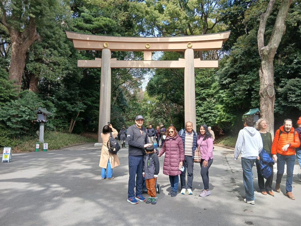 Tokyo in One Day: Whole family gathers & Tsukiji subway station