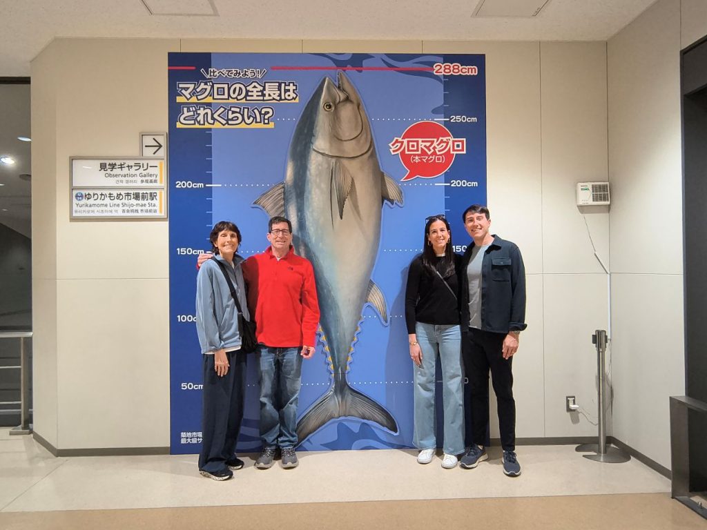 Toyosu Tuna Auction & Tsukiji Local Food Tour