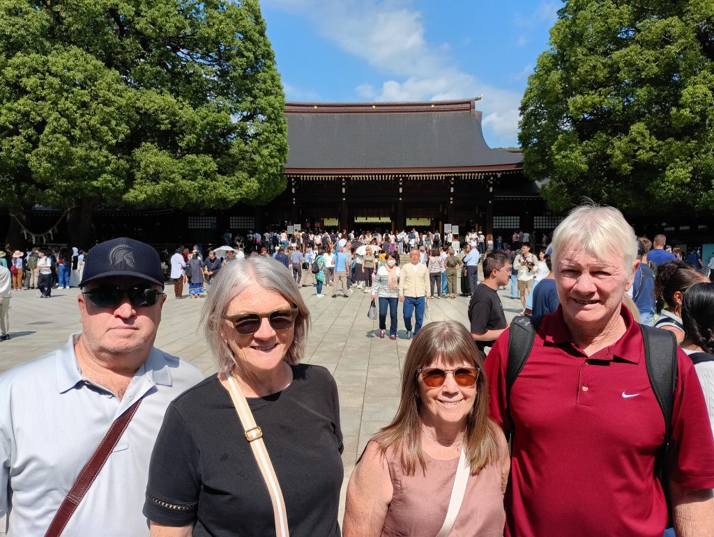 Tokyo in Half a Day: MEIJI JINGU SHRINE & TSUKIJI Outer Market